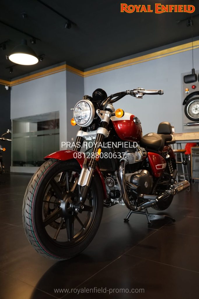 Promo Royal Enfield Super Meteor 650 2025 Celestial Red 4